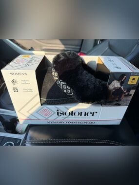 NIB Isotoner Black Memory Foam indoor/outdoor Slippers, Women’s size 7.5-8/M